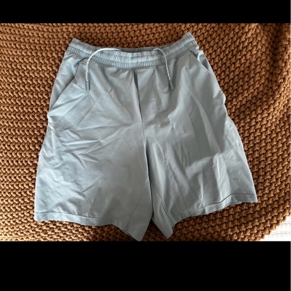 Men’s small lululemon lined Pace Breaker Shorts 7” inseam- Breeze Blue - Picture 1 of 2